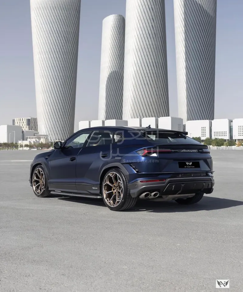 2023 Lamborghini URUS Performante