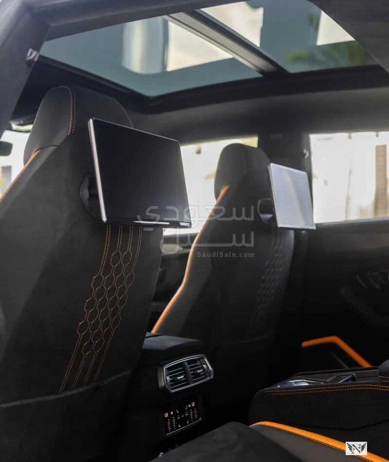 2023 Lamborghini URUS Performante