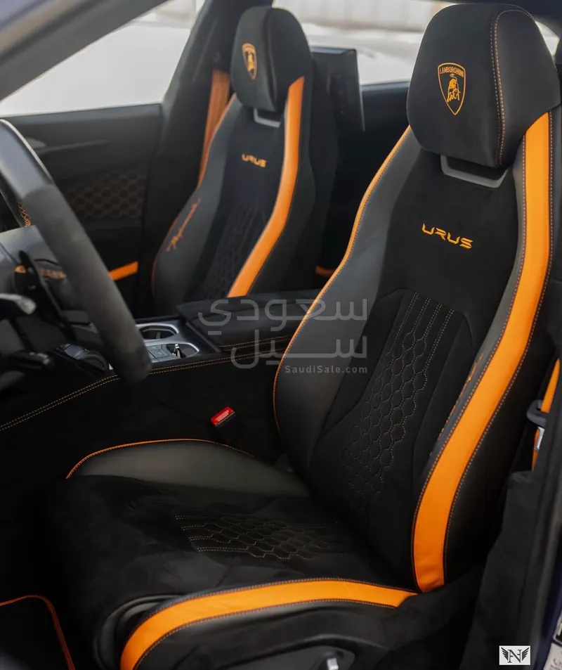 2023 Lamborghini URUS Performante