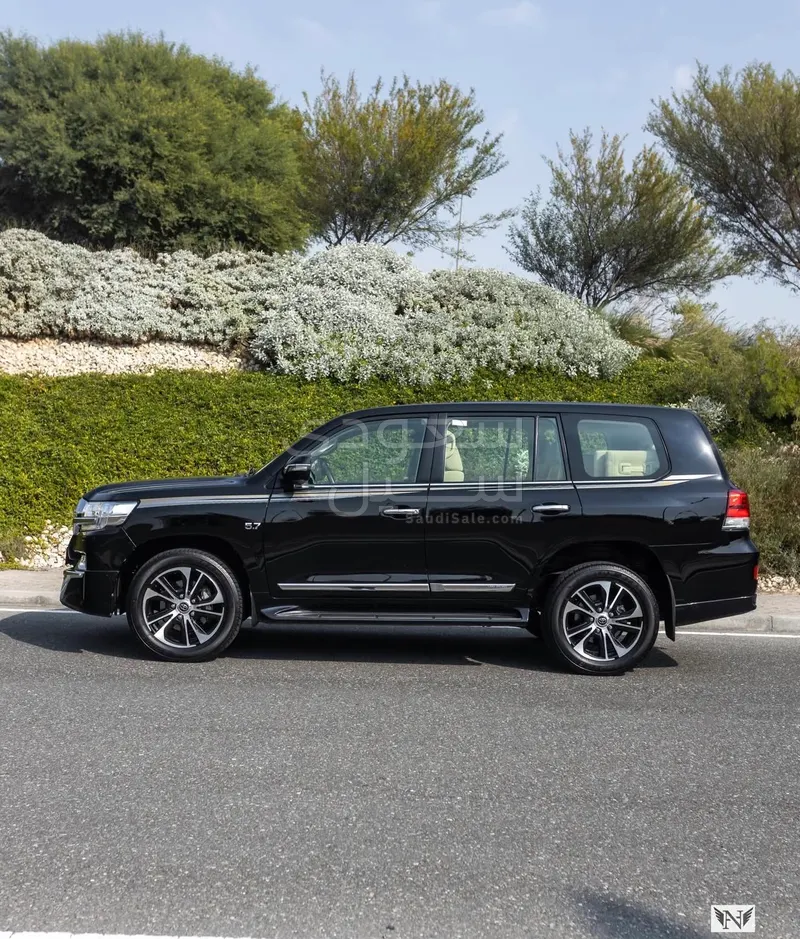 2020 Toyota Land Cruiser VXR