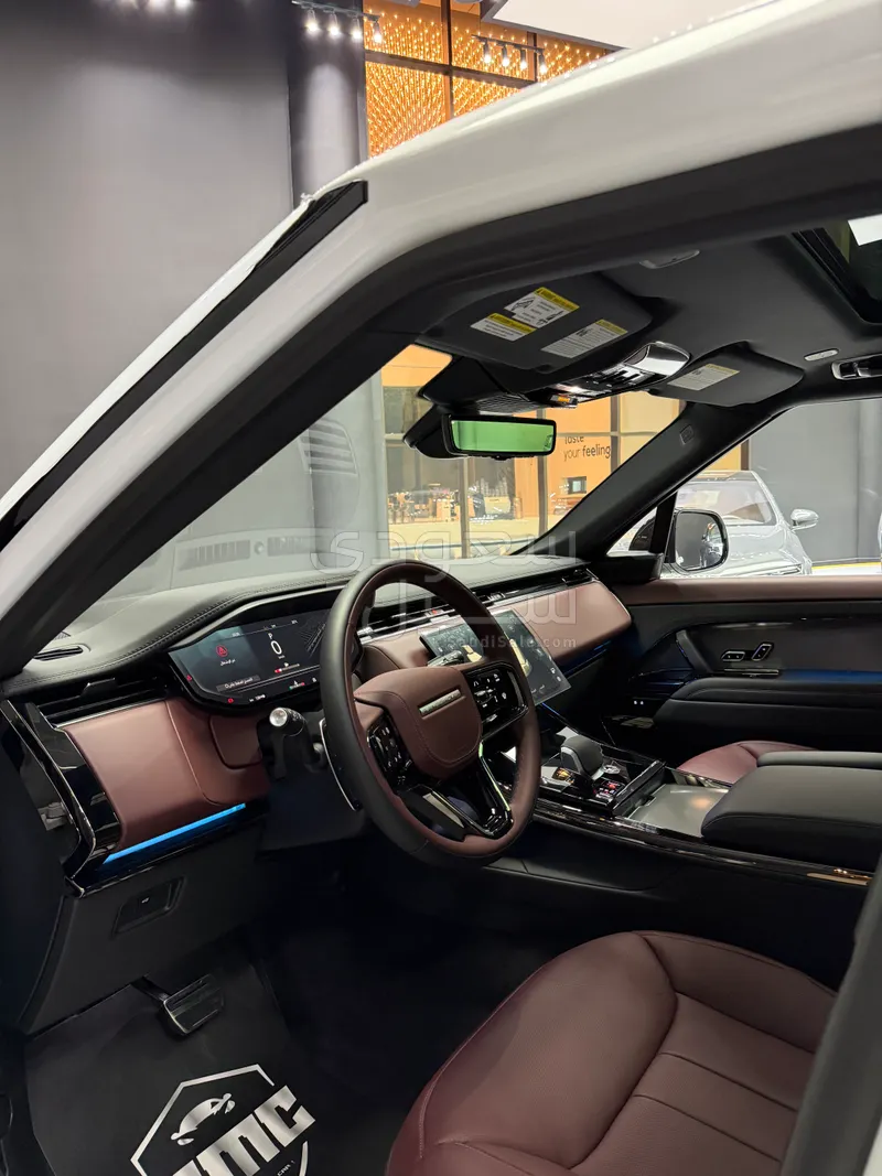 2025 لاند روفر رينج روفر سبورت اتش اس اي