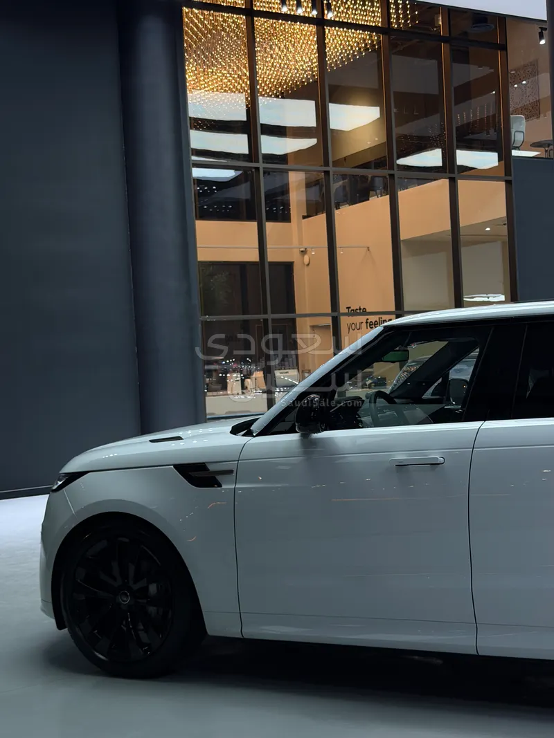 2025 لاند روفر رينج روفر سبورت اتش اس اي