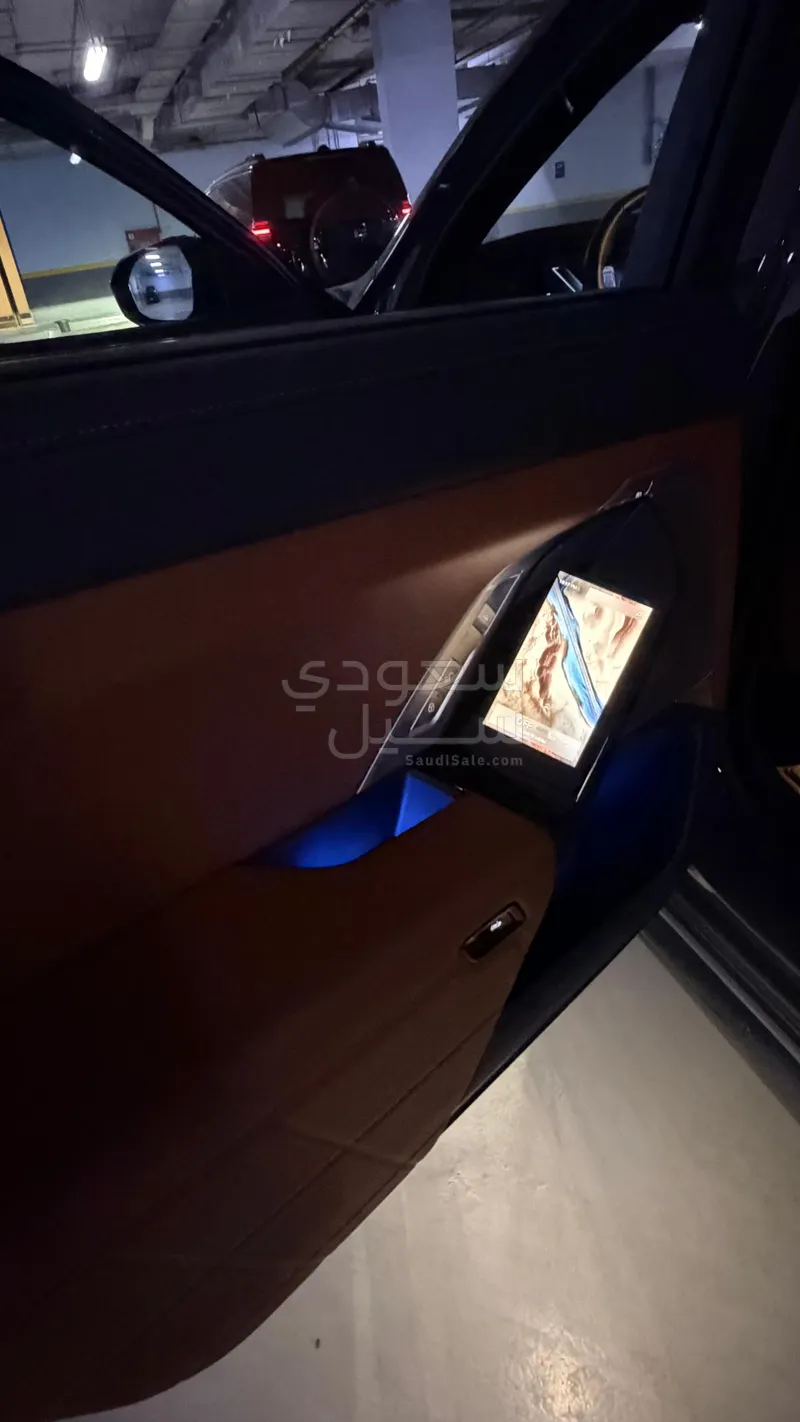 2025 بي ام دبليو الفئة السابعة 735أي