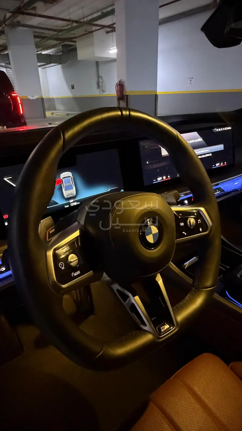 2025 بي ام دبليو الفئة السابعة 735أي