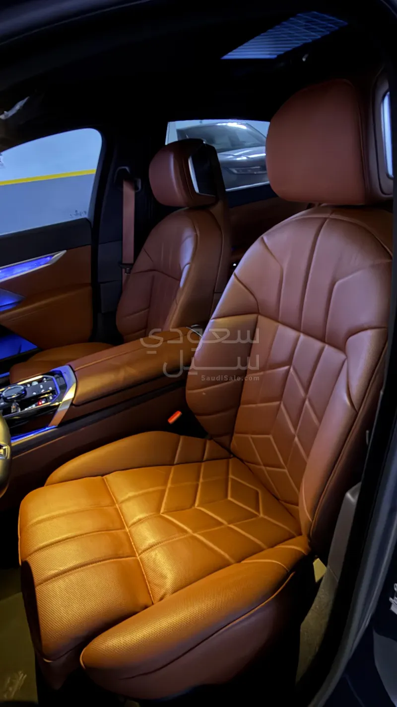 2025 بي ام دبليو الفئة السابعة 735أي