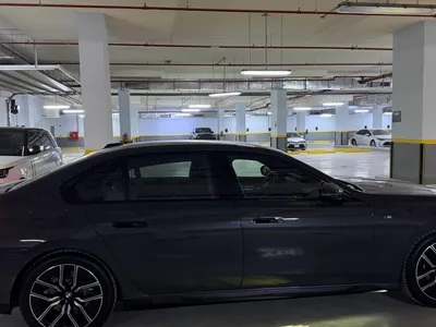 2025 بي ام دبليو الفئة السابعة 735أي