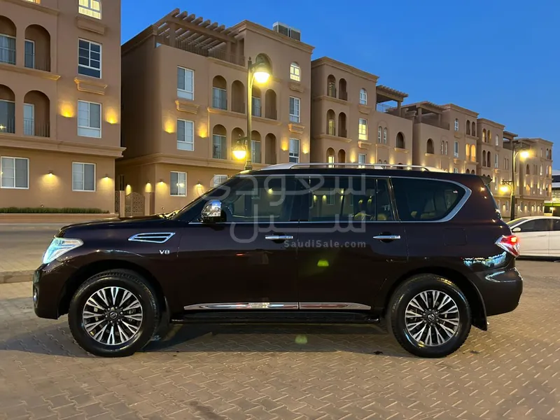 2014 نيسان باترول بلاتينيوم