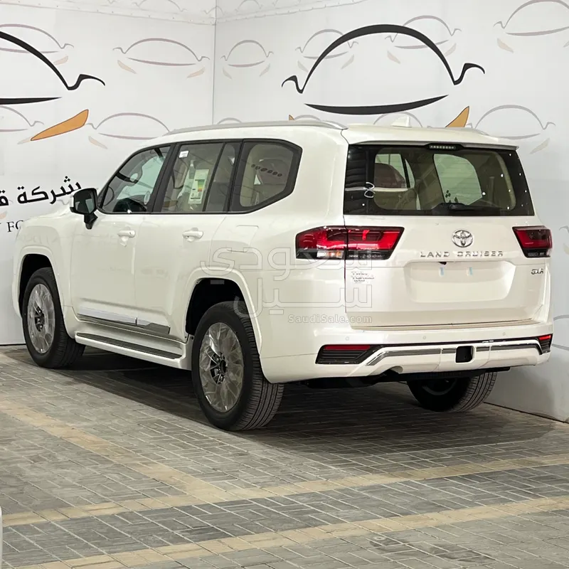 2025 تويوتا لاند كروزر جي اكس ار4