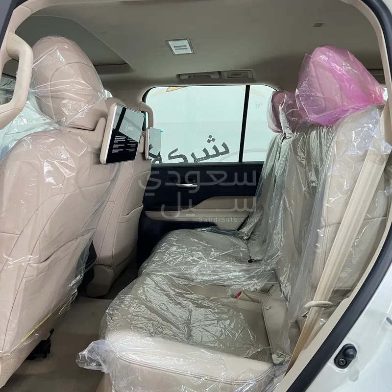 2025 تويوتا لاند كروزر جي اكس ار4