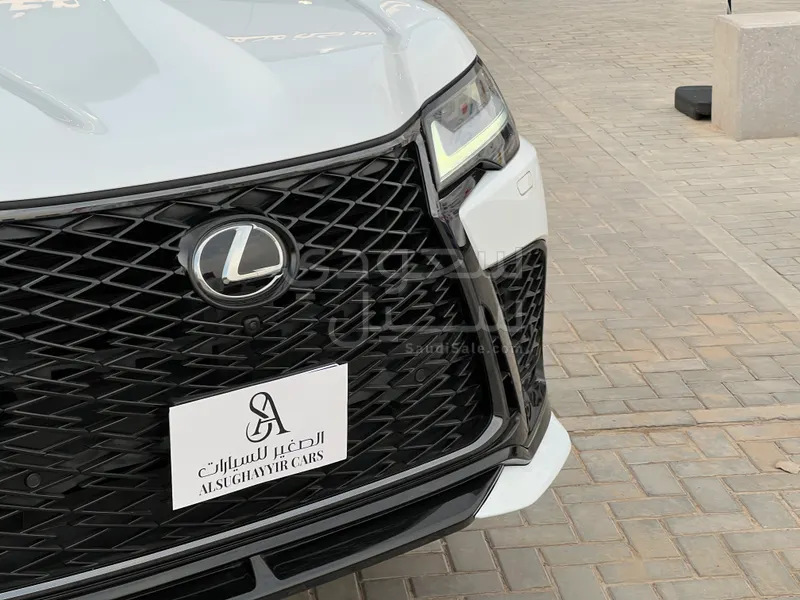 2025 لكزس إل إكس 600