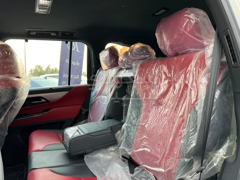 2025 لكزس إل إكس 600