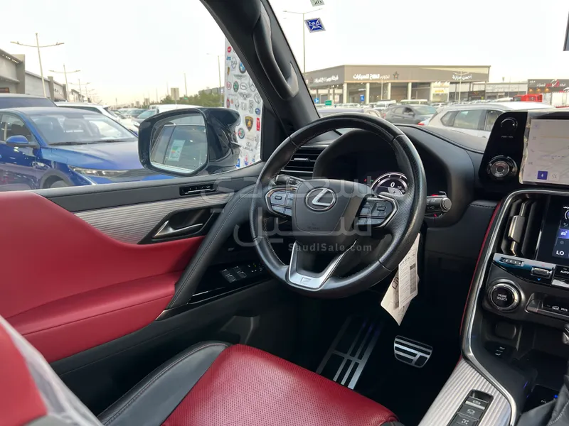 2025 لكزس إل إكس 600