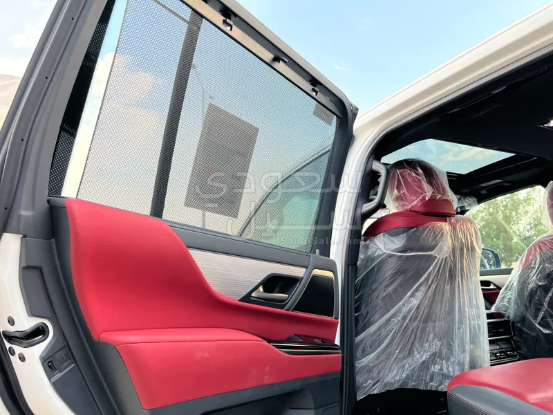 2025 لكزس إل إكس 600