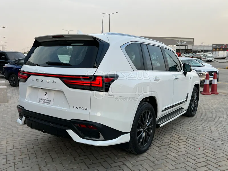 2025 لكزس إل إكس 600