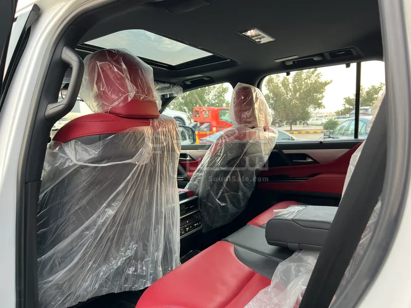 2025 لكزس إل إكس 600