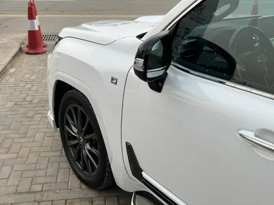 2025 لكزس إل إكس 600