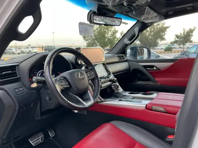 2025 لكزس إل إكس 600