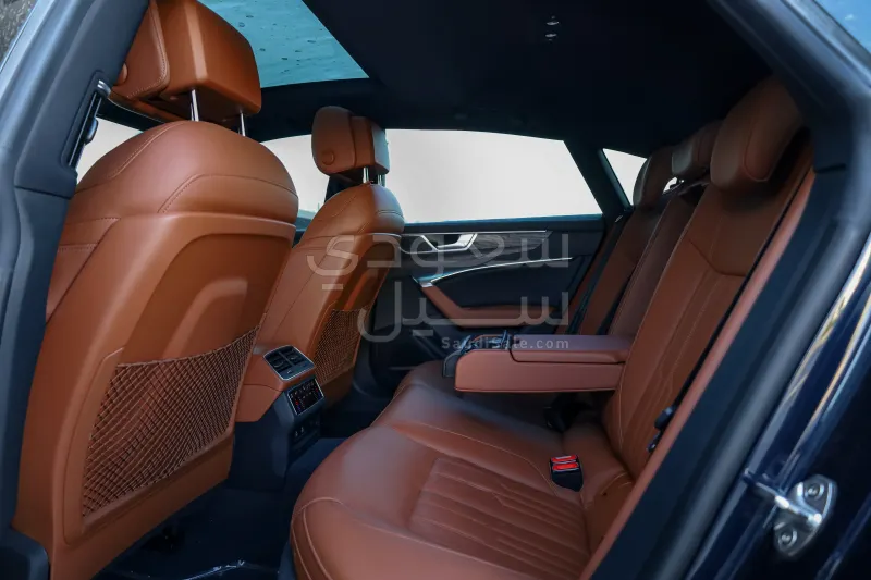 2022 اودي اي 7 55 تي اف اس اي