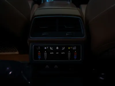 2022 اودي اي 7 55 تي اف اس اي