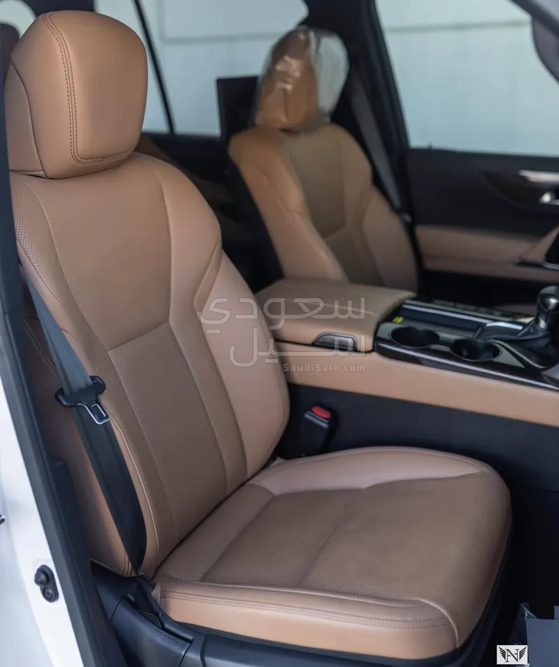 2023 لكزس إل إكس 600