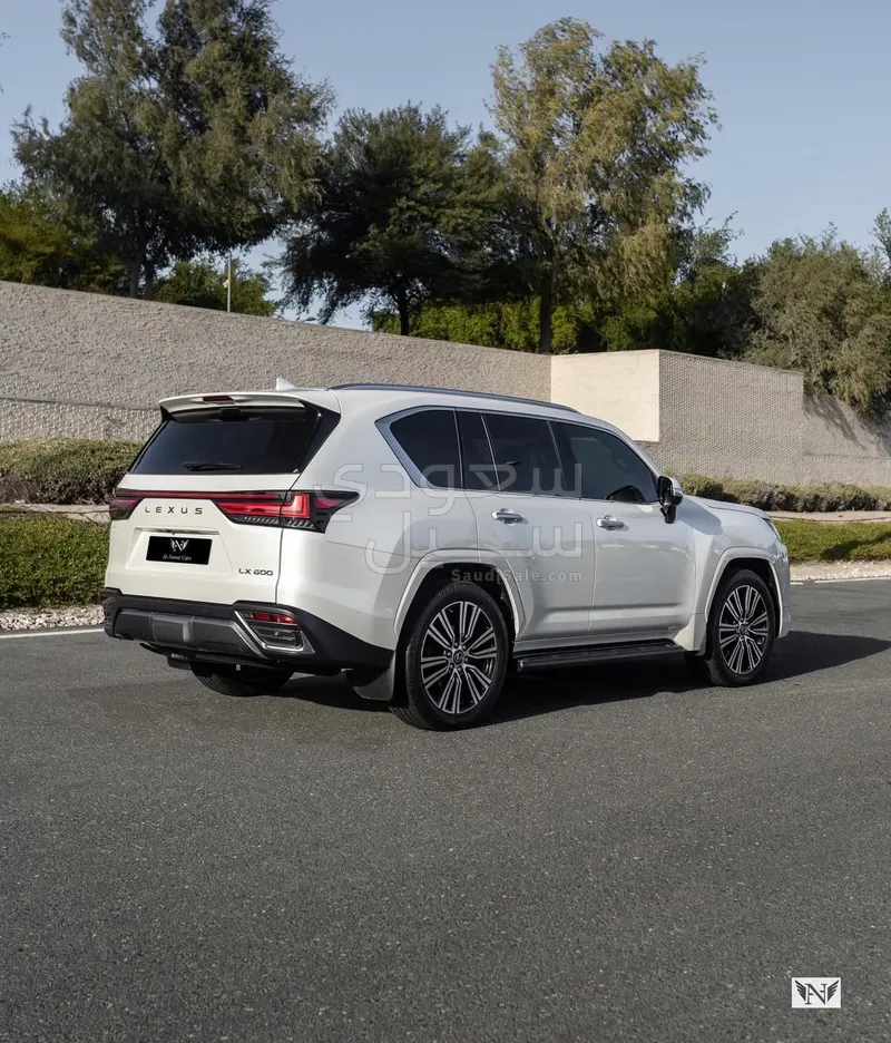2023 لكزس إل إكس 600