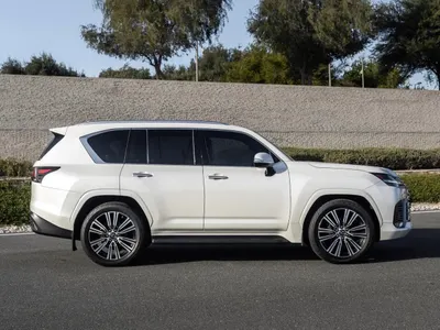 2023 لكزس إل إكس 600