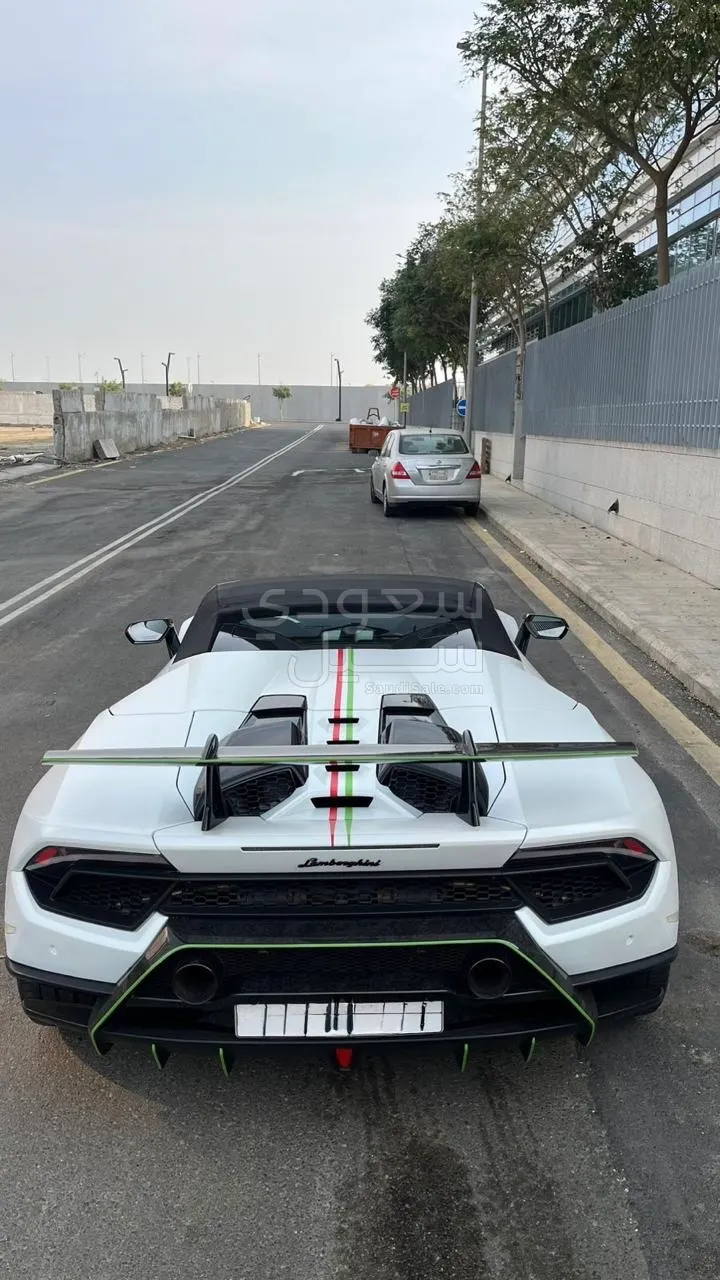 2018 لمبرجيني هوراكان بيرفورمانت