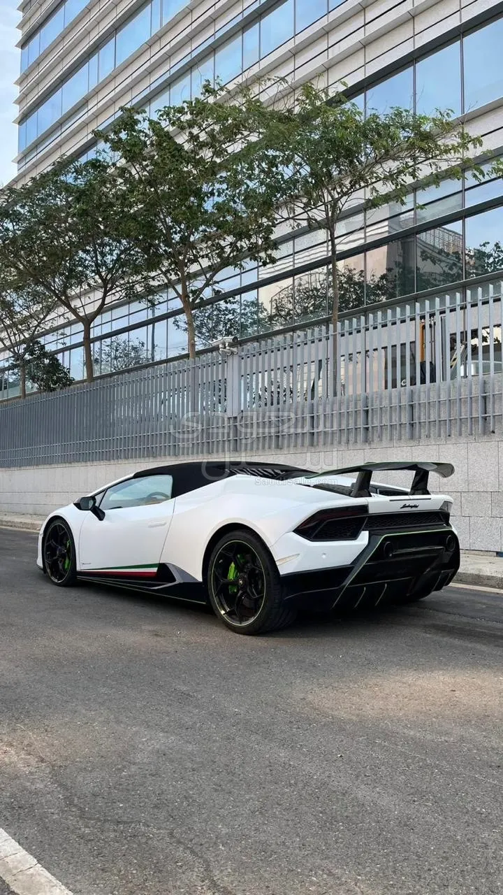 2018 لمبرجيني هوراكان بيرفورمانت