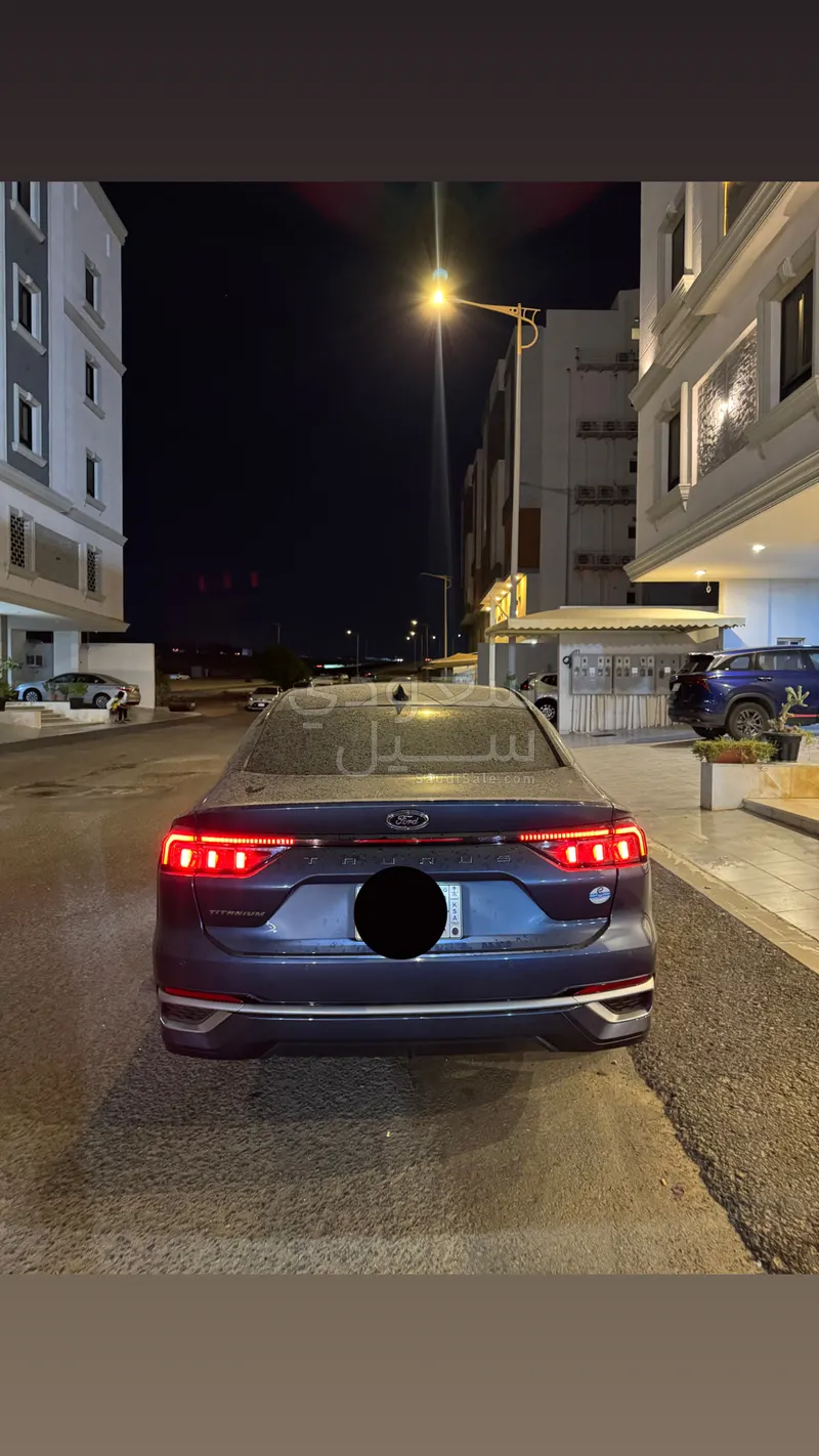 2025 فورد توروس تايتينيوم