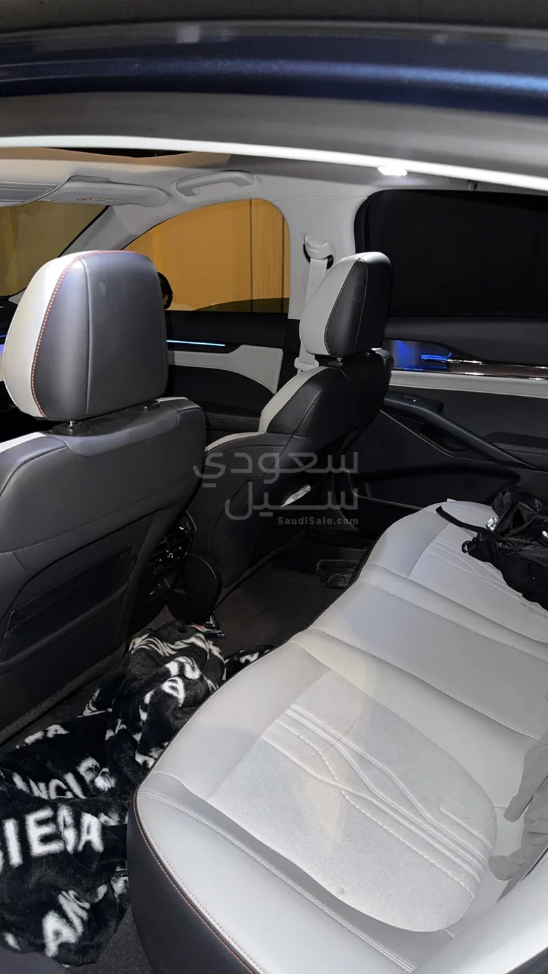 2025 فورد توروس تايتينيوم