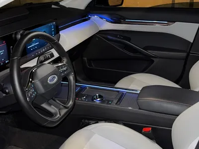 2025 فورد توروس تايتينيوم