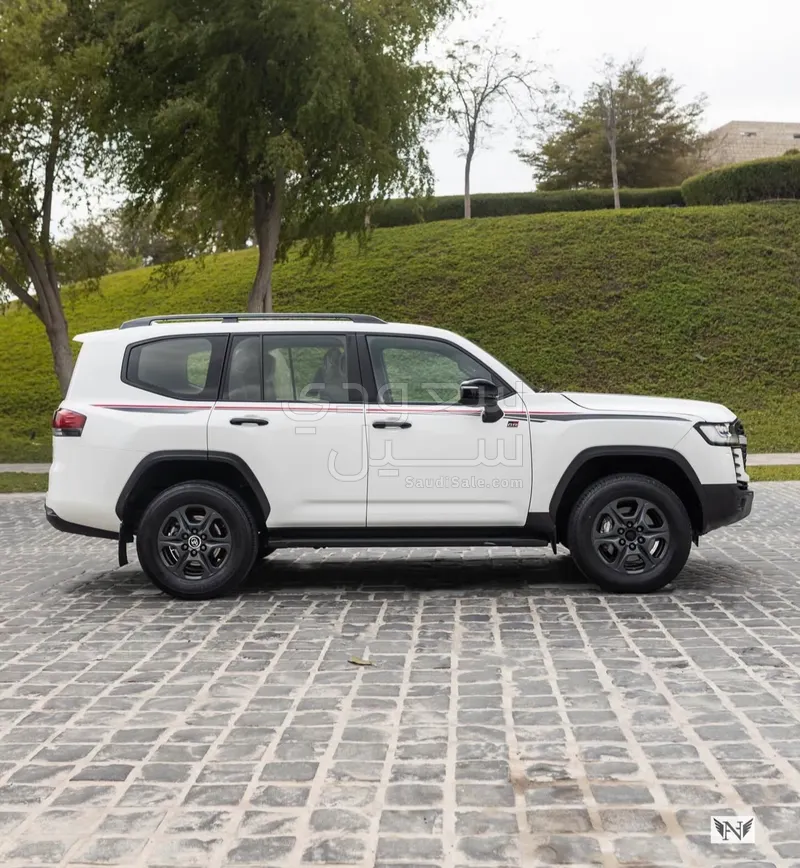 2023 تويوتا لاند كروزر جي ار سبورت