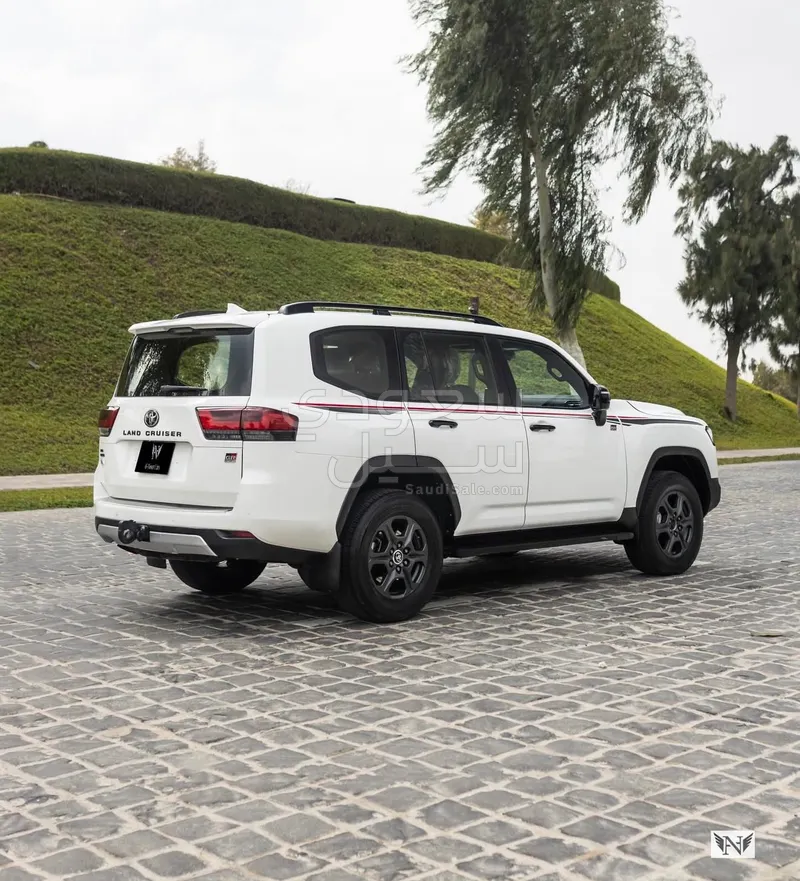 2023 تويوتا لاند كروزر جي ار سبورت