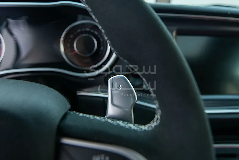 2015 دودج تشالنجر اس ار تي 8