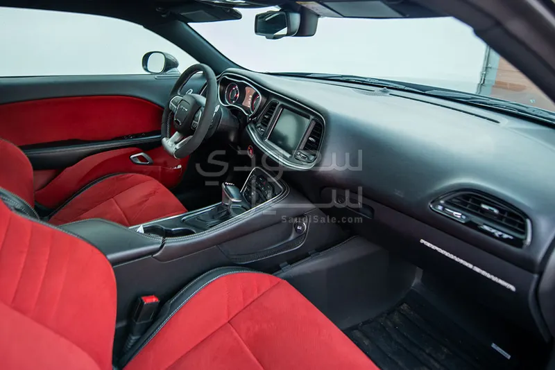 2015 دودج تشالنجر اس ار تي 8