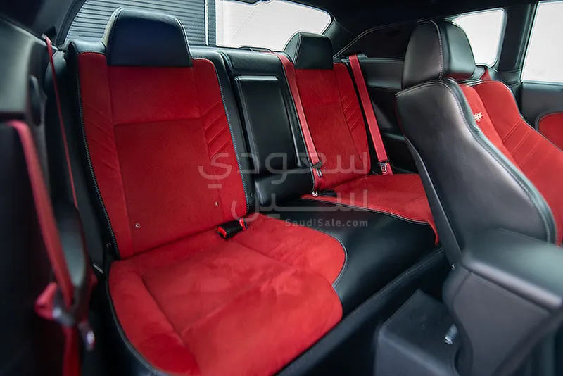 2015 دودج تشالنجر اس ار تي 8