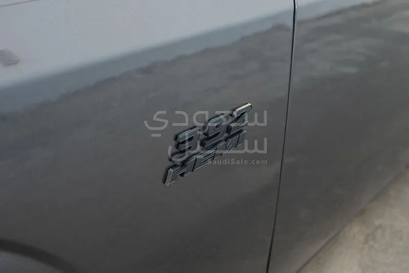 2015 دودج تشالنجر اس ار تي 8