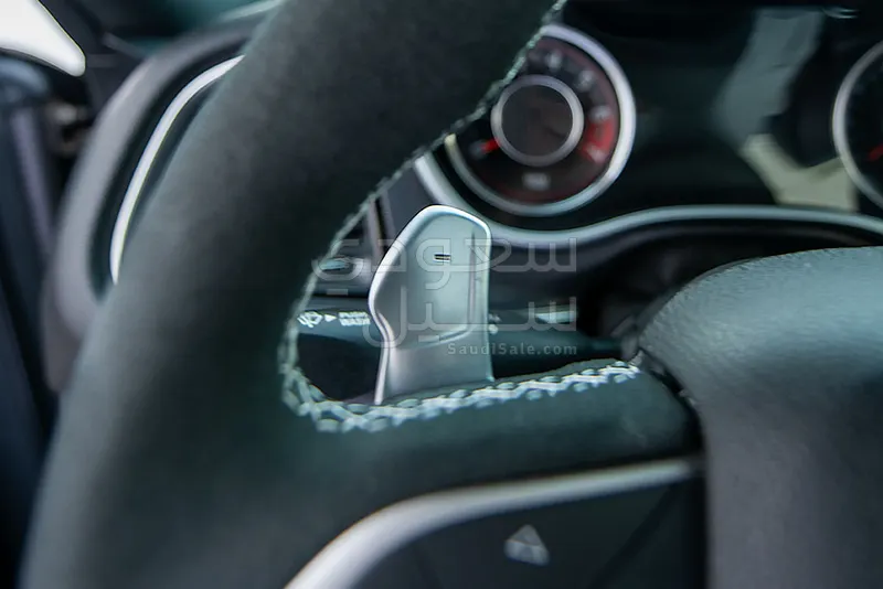 2015 دودج تشالنجر اس ار تي 8