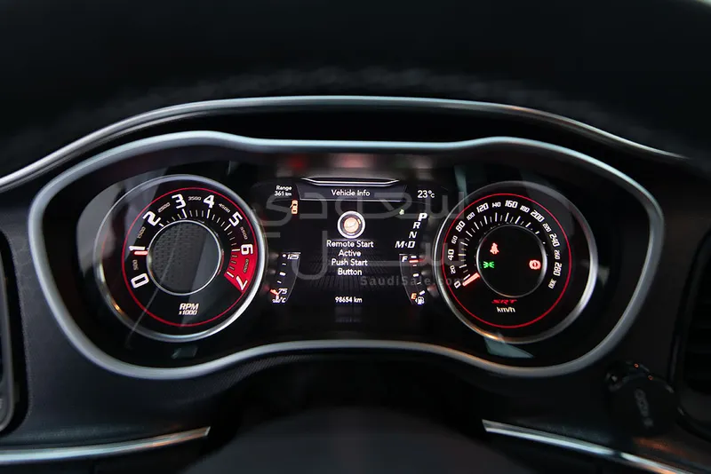 2015 دودج تشالنجر اس ار تي 8