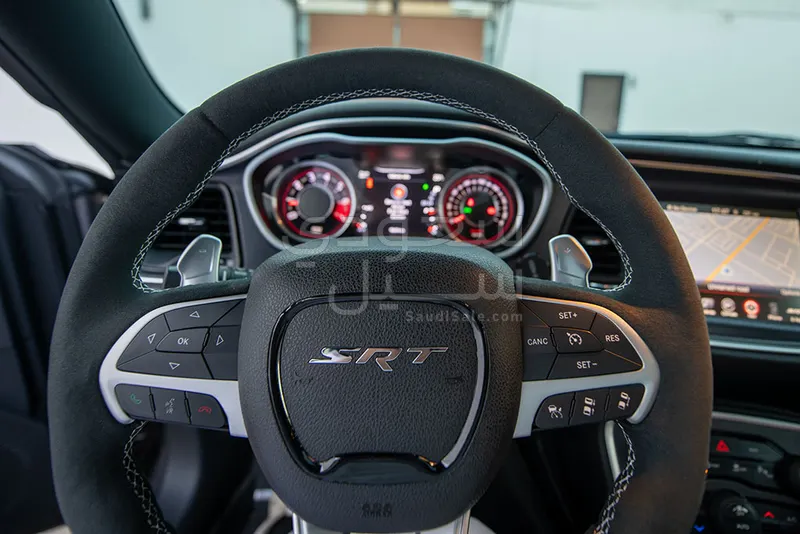 2015 دودج تشالنجر اس ار تي 8