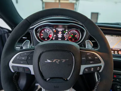 2015 دودج تشالنجر اس ار تي 8