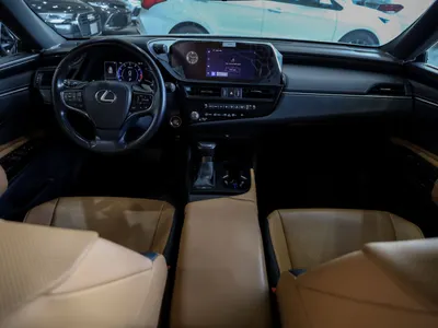 2023 لكزس إي إس 250