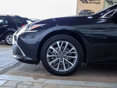 2023 لكزس إي إس 250