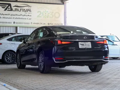 2023 لكزس إي إس 250