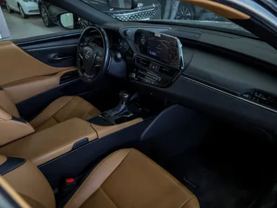 2023 لكزس إي إس 250