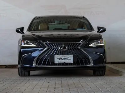 2023 لكزس إي إس 250