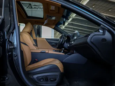 2023 لكزس إي إس 250