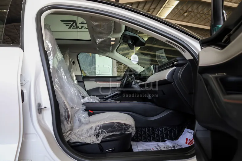 2025 فورد توروس تايتينيوم