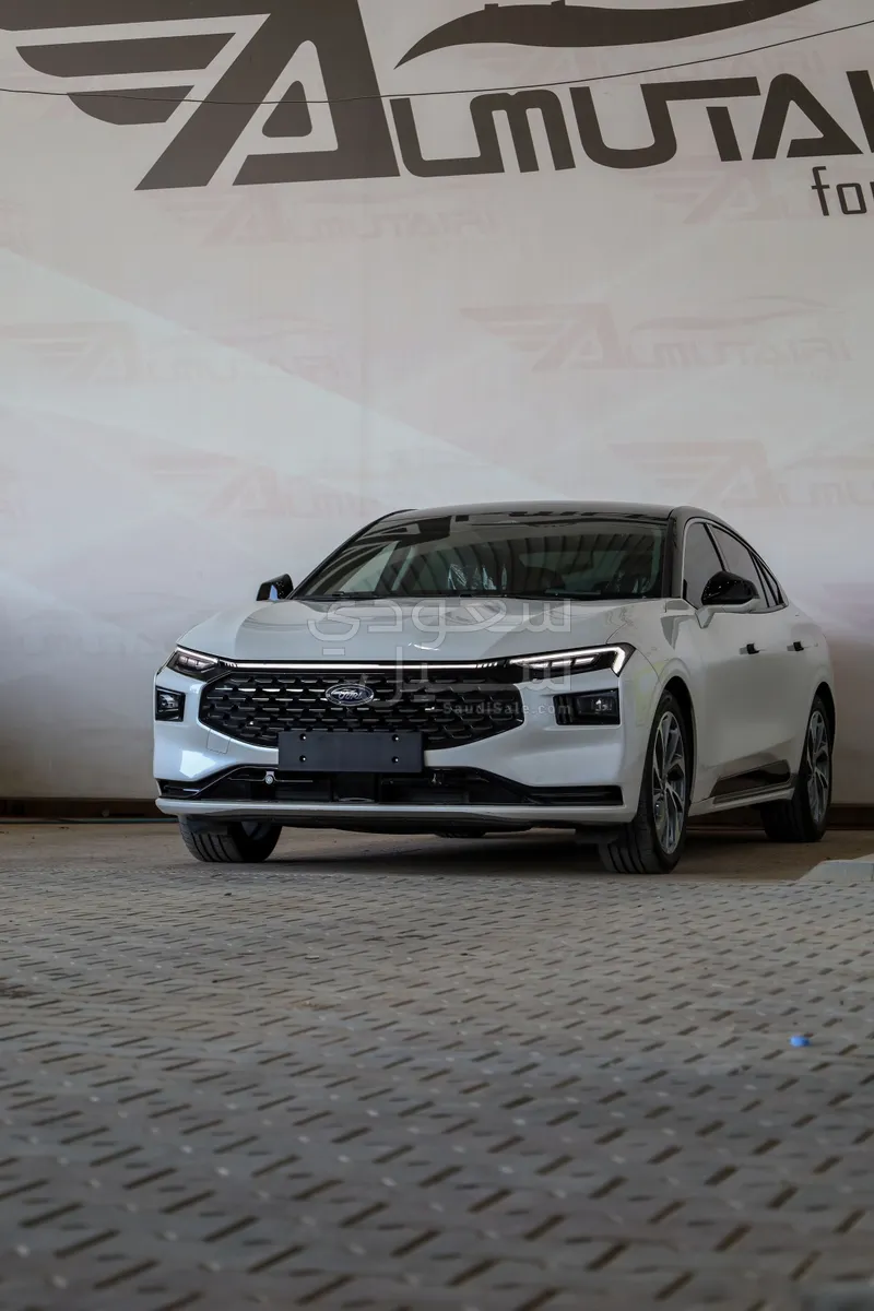 2025 فورد توروس تايتينيوم