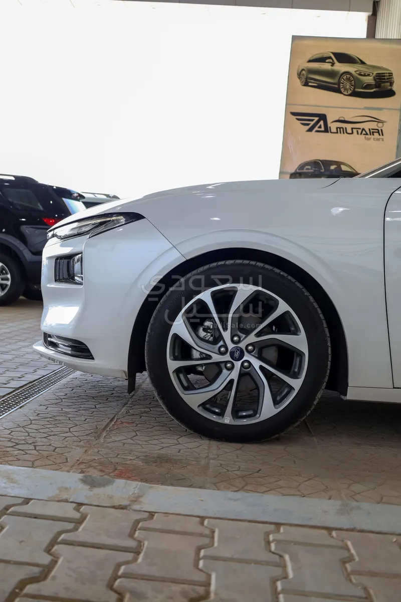 2025 فورد توروس تايتينيوم